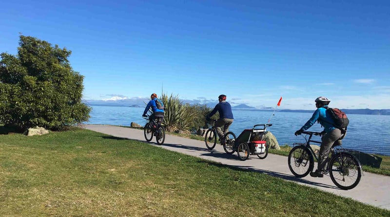 2504 img taupo town great lake pathway bikers family biking large 2580x1440