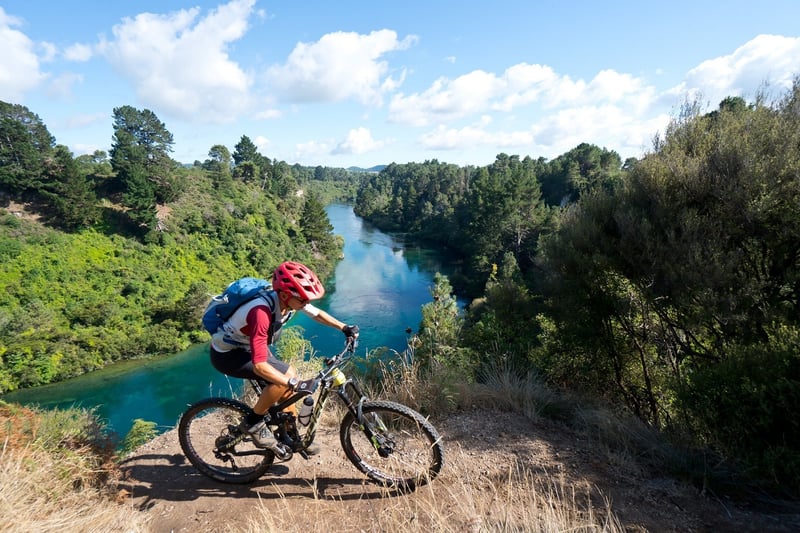 mountain biking huka trails aratiatia lady cycling